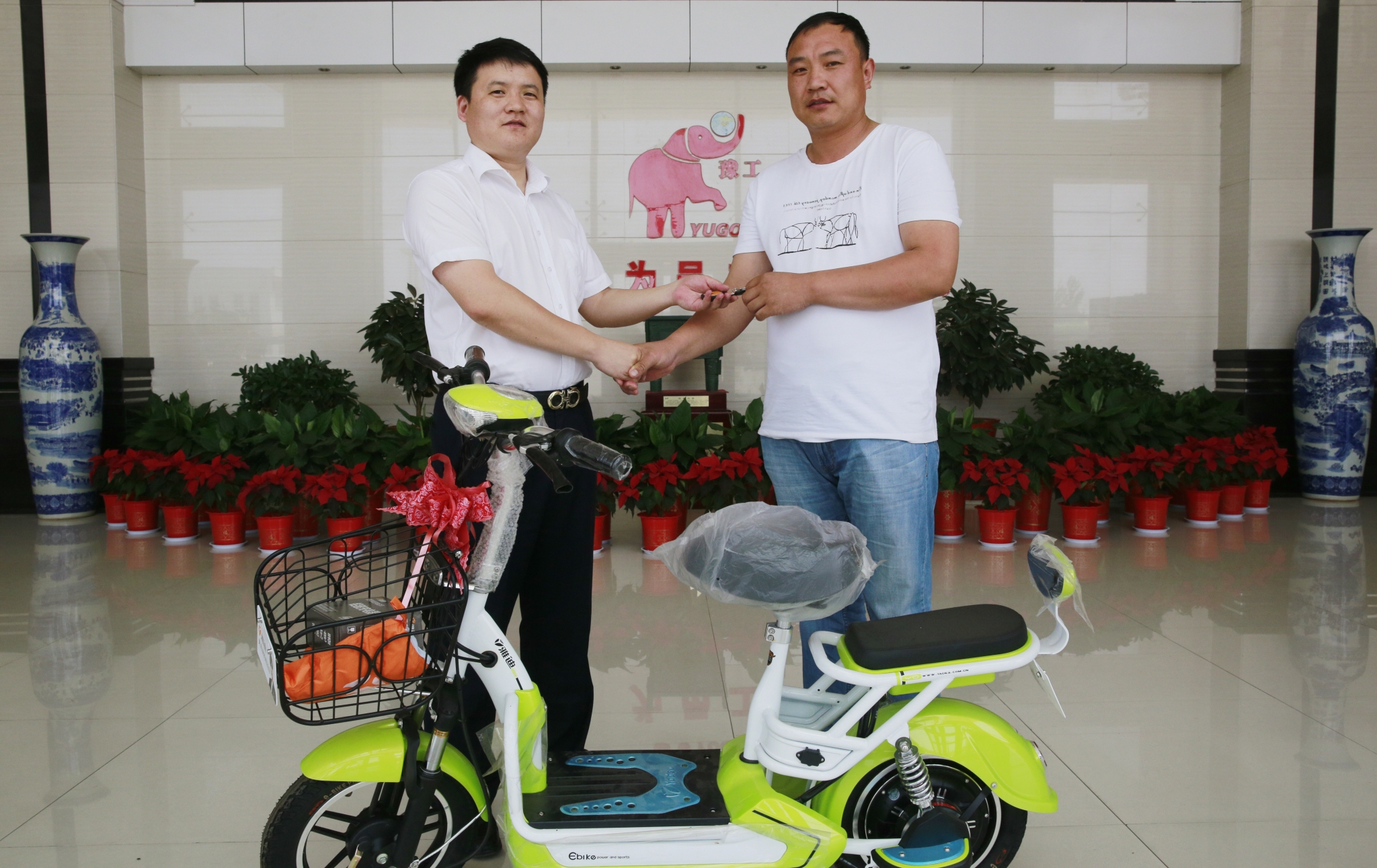 業績上揚傳喜訊  心系桑梓賀華誕