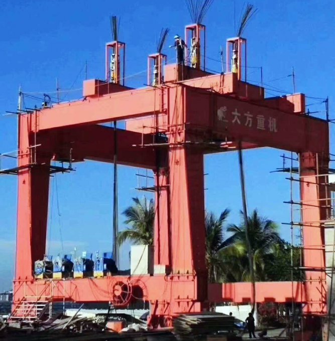 霸氣！大方MG450噸龍門(mén)起重機(jī)助力海軍基地建設(shè)，揚(yáng)國(guó)魂、助軍威