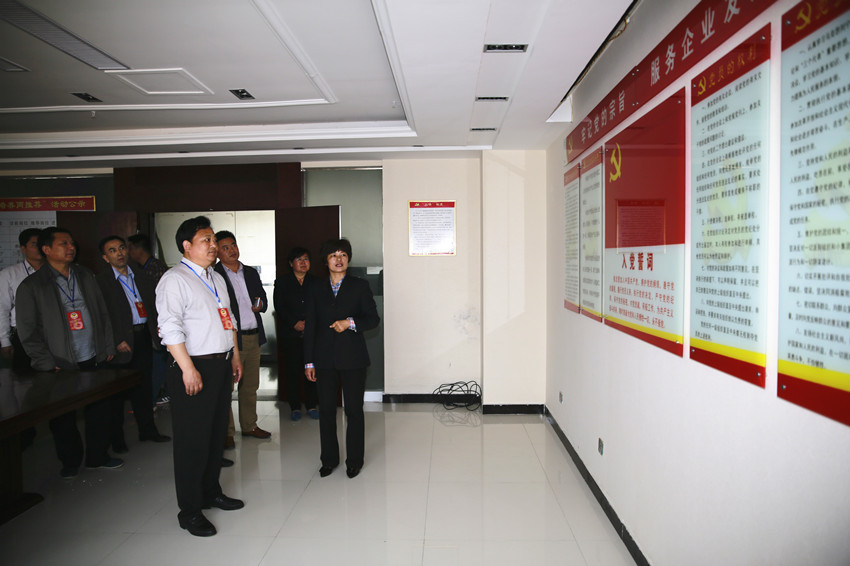 縣政協副主席陶忠民一行40余人到大方重機視察指導工作